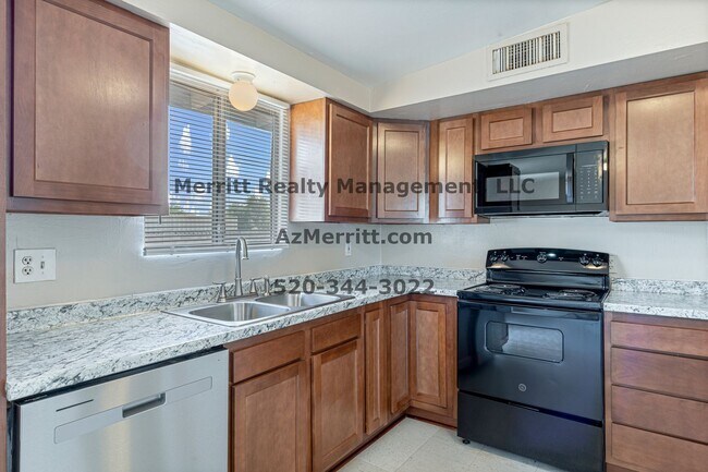 Building Photo - 8518 E Fond Du Lac Dr