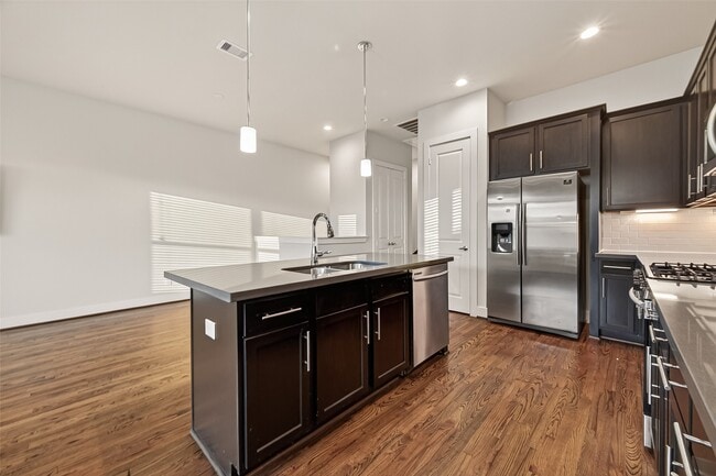 Building Photo - 3925 Tulane Oak Dr