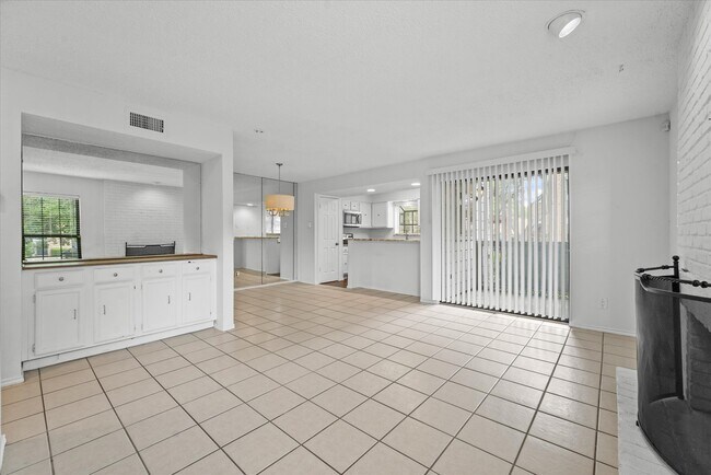 Building Photo - 15151 Berry Trl