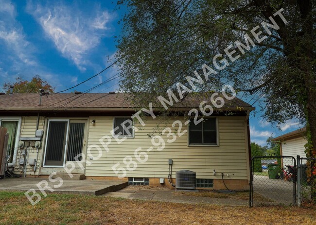 Building Photo - Ranch Duplex with 2 bedrooms and large patio