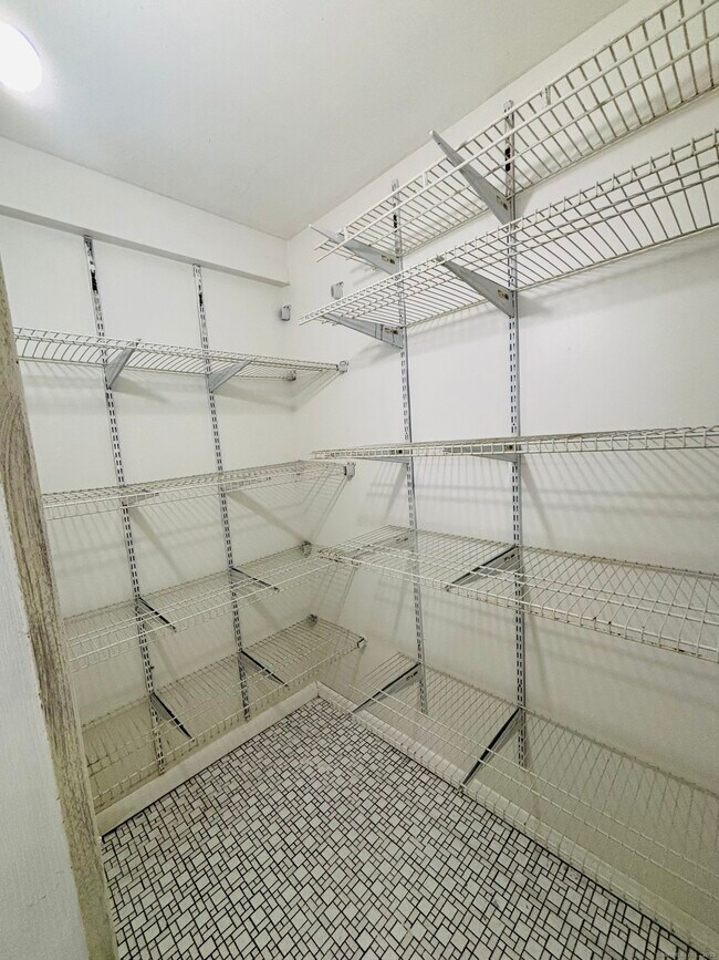 Building Photo - 507 Twin Circle Dr