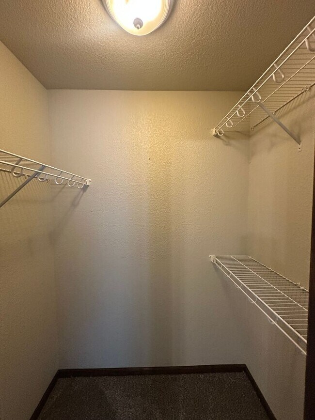 Building Photo - 124/128 Rock Garden LUO