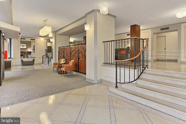 Primary Photo - 5901 Mt Eagle Dr