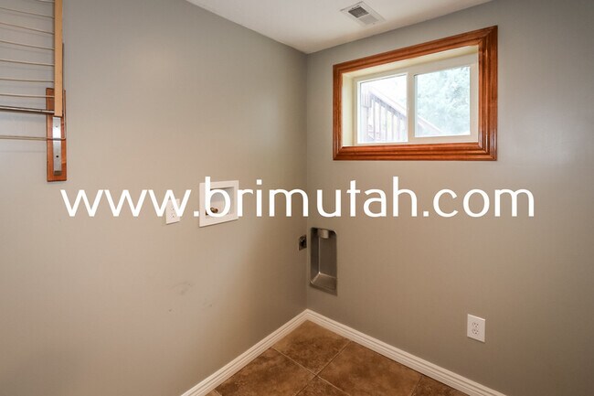 Building Photo - 7268 S 2700 E
