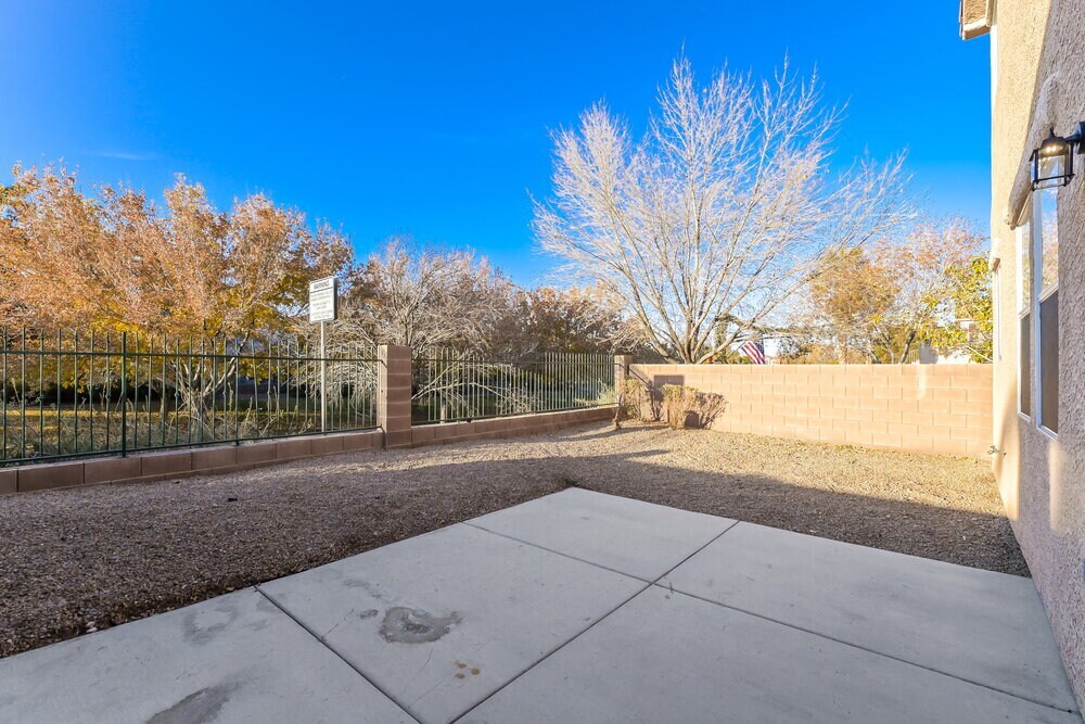 Building Photo - 4048 Villeroy Ave