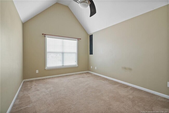 Building Photo - 415 Highgrove Dr