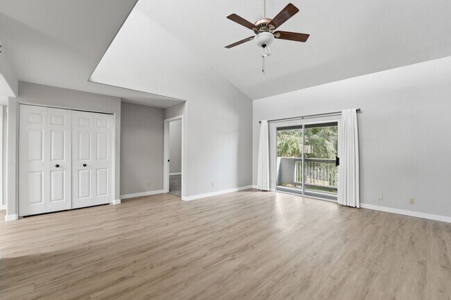 Building Photo - Fully Updated 2 Bed Mesa Condo | Quartz Counters + Pool & Spa