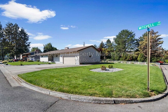 Building Photo - 219 N Mitchell Dr