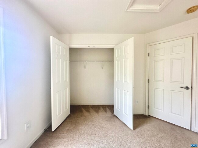 Building Photo - 252 Millstream Dr