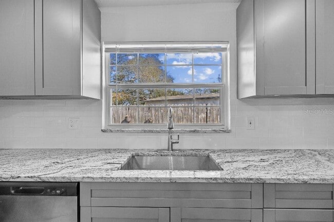 Building Photo - 6935 Dimarco Rd
