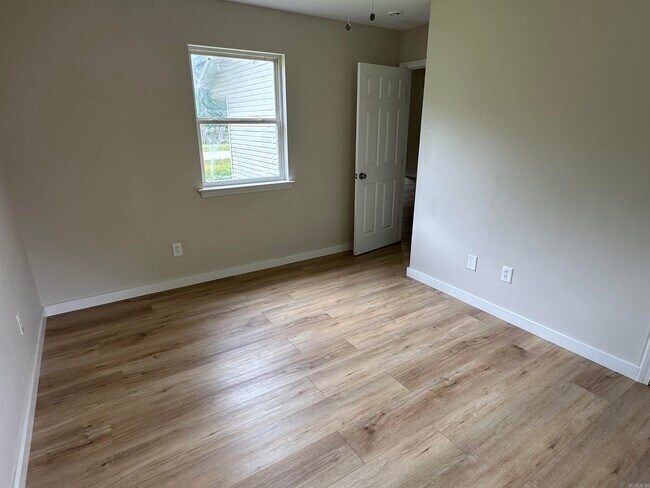 Building Photo - 216 Spring Branch Dr
