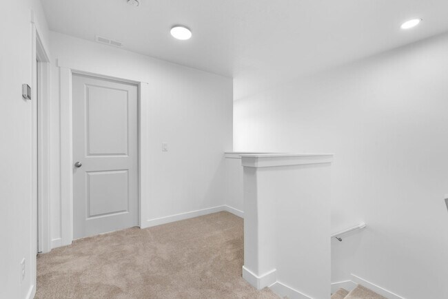 Building Photo - 1594 E 6755 N