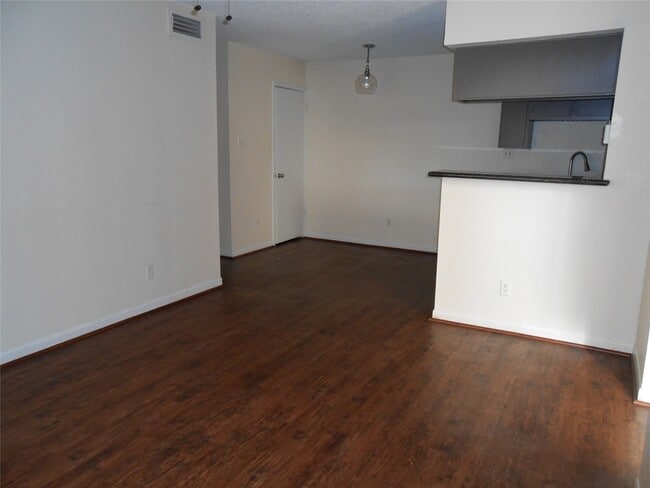 Building Photo - 2750 Holly Hall St