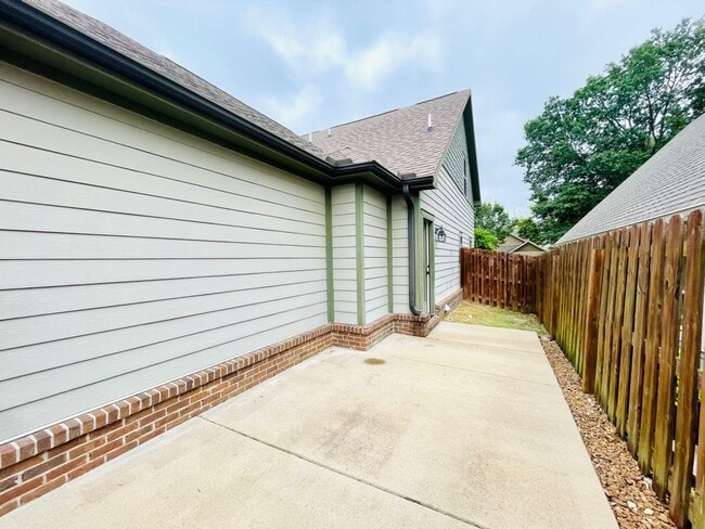 Building Photo - **DOWNTOWN JACKSON** Hub City LIFT Wellnes...