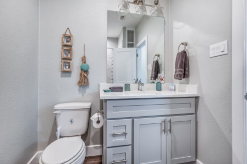 Building Photo - 144 W 5th St