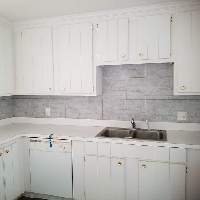 Building Photo - 300 Katie Dr