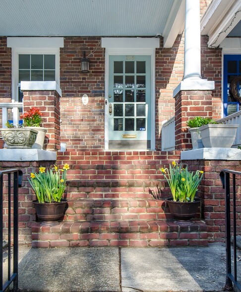 Front Porch - 106 N Belmont Ave