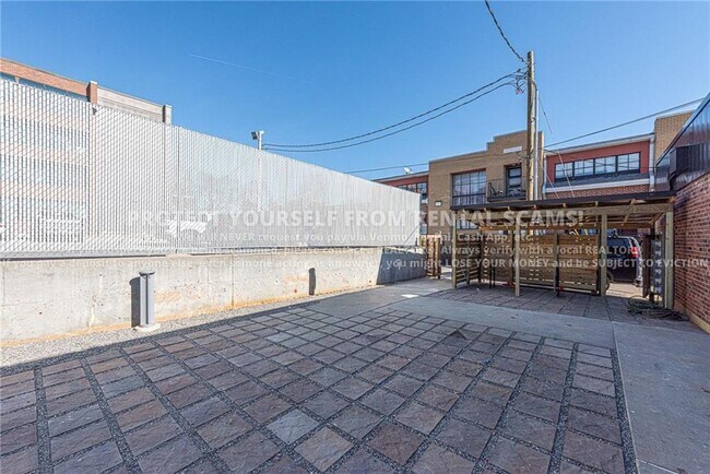 Building Photo - 315 Eureka Aly