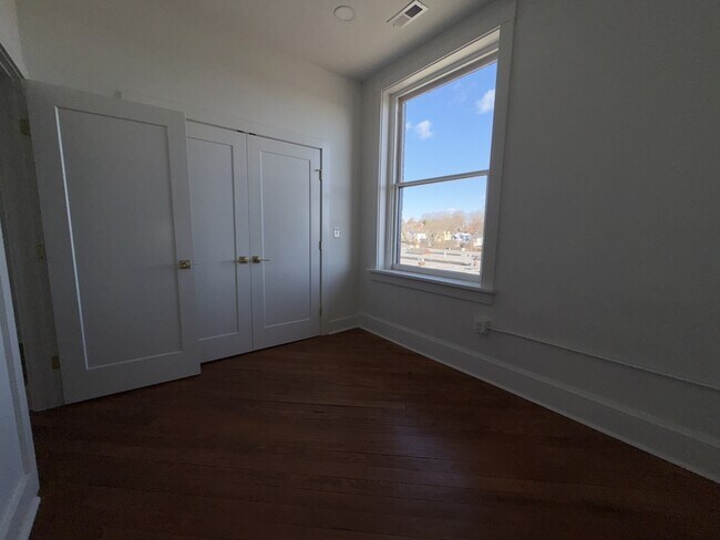 Building Photo - 901 Fifth Street - 301