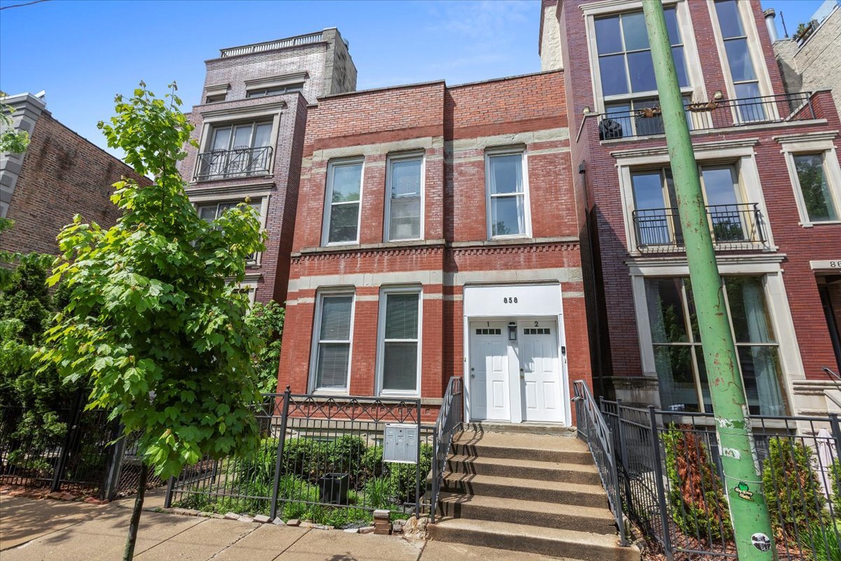 Building Photo - 858 N Paulina St