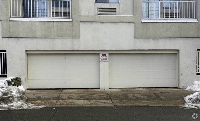 Building Photo - 320 Anderson Ave