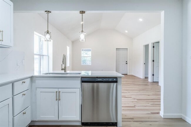 Building Photo - 1421 NE 8th St