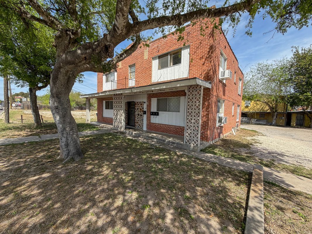 Building Photo - 704 N Washington St
