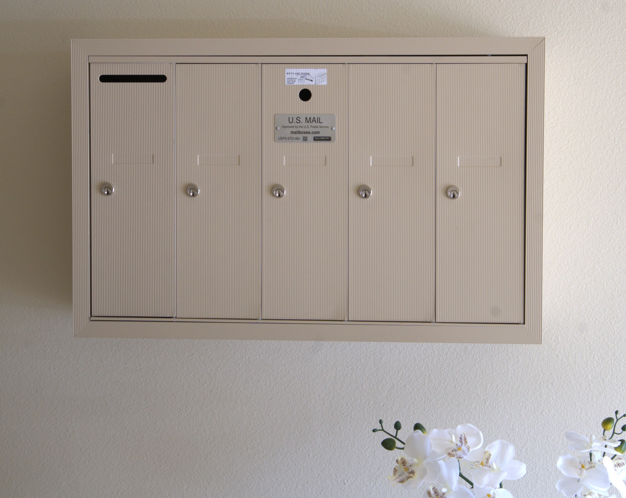 Outgoing mail option - 1123 E Ocean Blvd