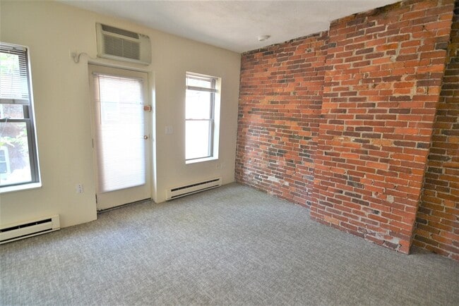 Building Photo - 67 St Germain St