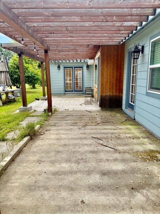 Building Photo - Cute Cottage