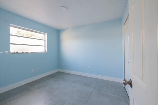 Building Photo - 1250 SW 4th St