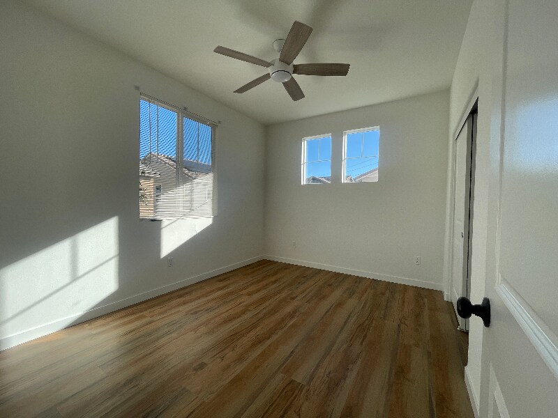 Building Photo - 16254 Lozano St