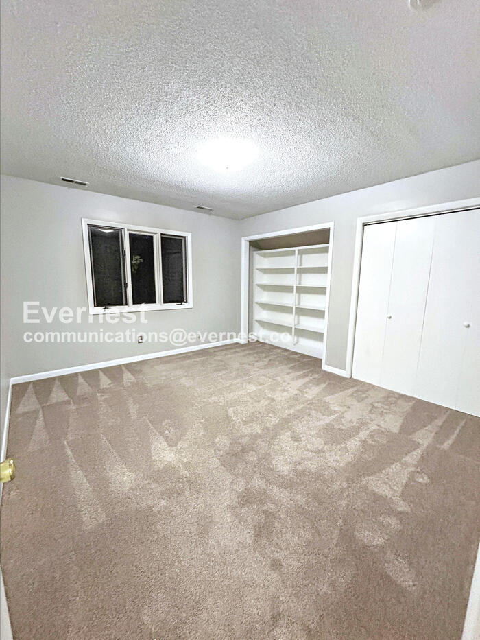 Building Photo - 57 Carrisbrooke Ln