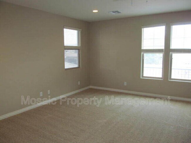 Building Photo - 2664 E Hampton Ln