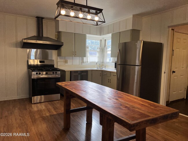 Building Photo - 215 Stephens St