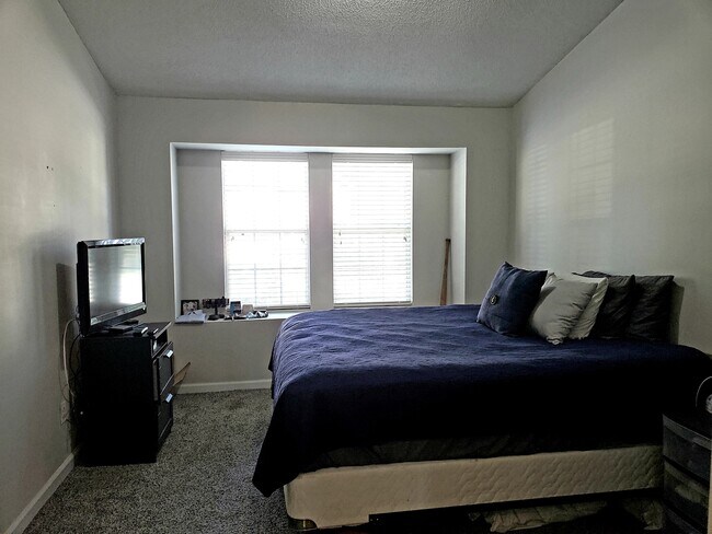 Building Photo - Charming 3 bedroom house near buck lake fo...