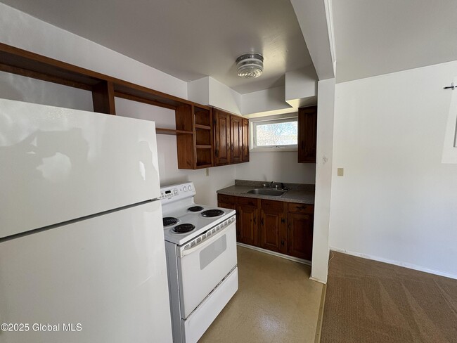 Building Photo - 524 Maple Ave