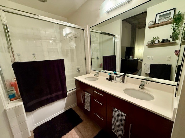 en suite master bathroom - 527 10th Ave