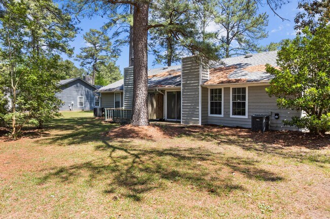 Building Photo - 1501 Fairfax Ln