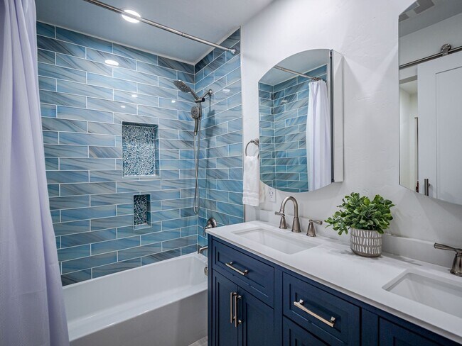 Building Photo - Fully Furnished Minutes from the Beach Newly Remodeled 2 Bedroom Move in Ready!