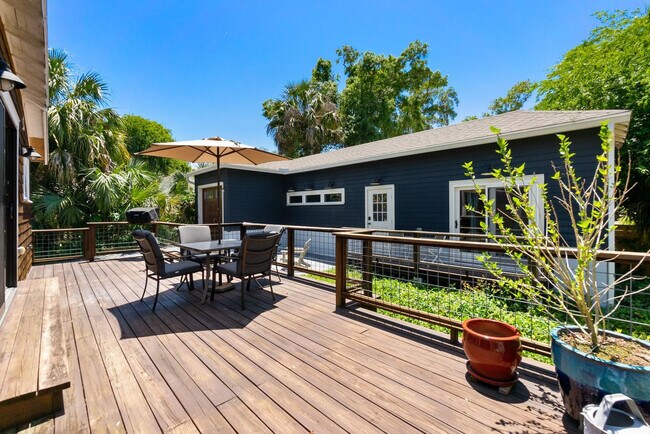 Building Photo - 30 Magnolia Dr