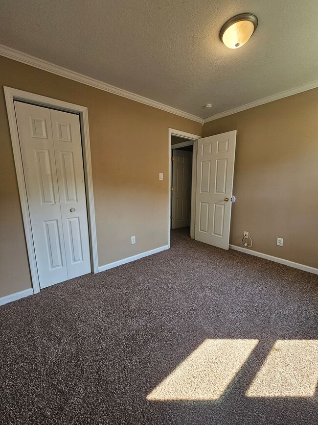 Building Photo - There is a $25 fee per application and eve...