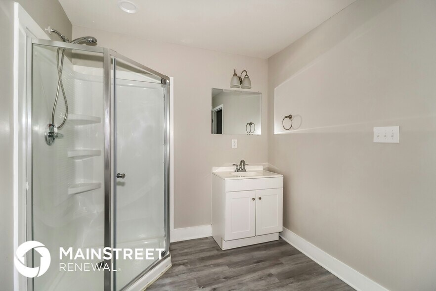 Building Photo - 563 Sandridge St