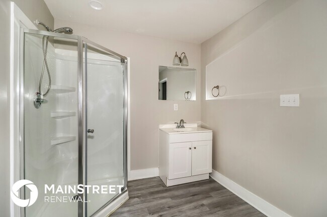 Building Photo - 563 Sandridge St