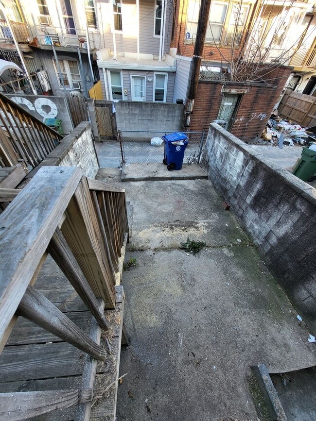 Building Photo - 3Br/1Ba Townhouse