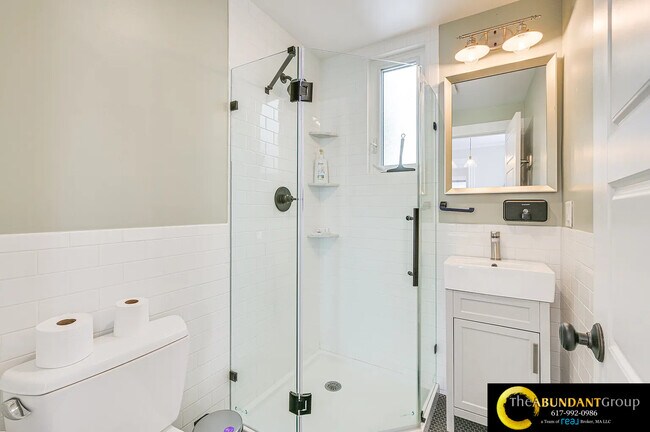 Building Photo - 44 Cottage St