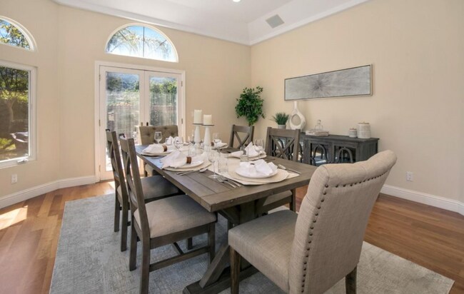 Building Photo - Gorgeous Monte Sereno Estate on Spacious Private Lot