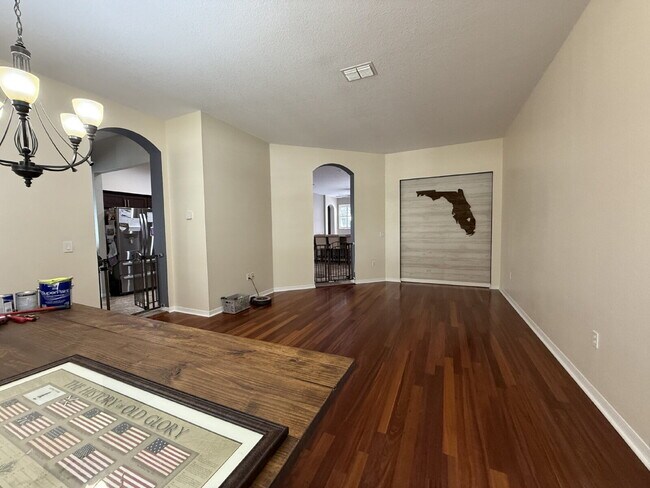 Building Photo - 9244 Calle Alta
