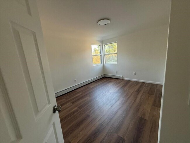 Building Photo - 120-36 Marsden St