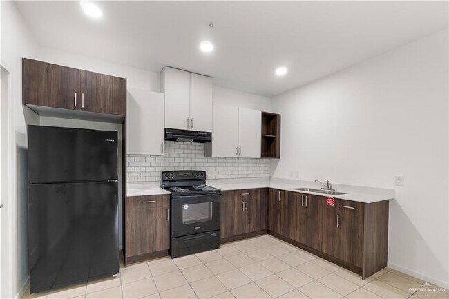 Building Photo - 418 N 3rd St